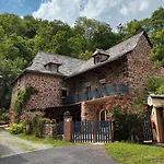 Le Pressoir Domaine De Jouani Nyaraló Villecomtal